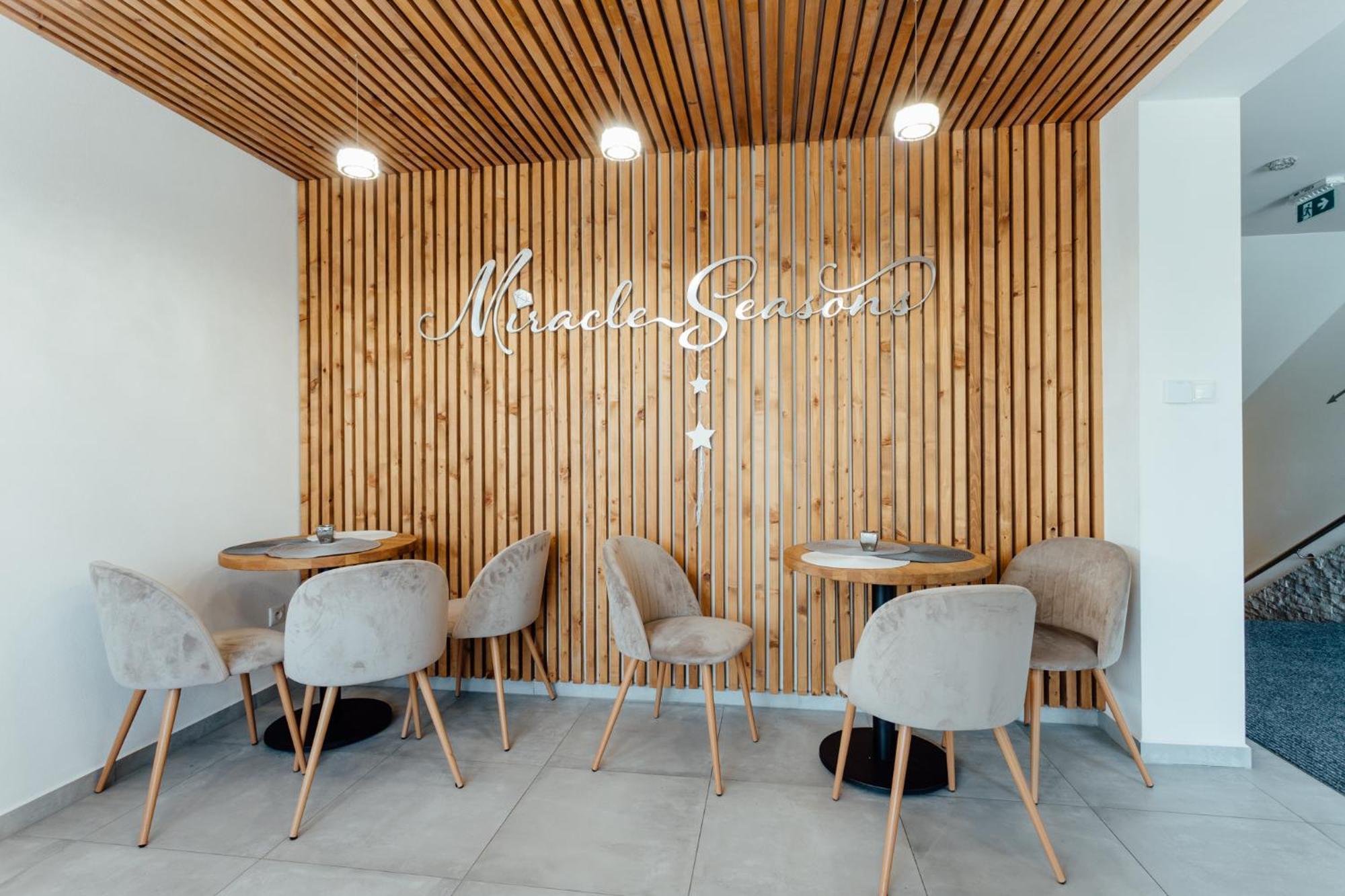 Miracle Seasons Aparthotel Liptovský Mikuláš Exterior foto